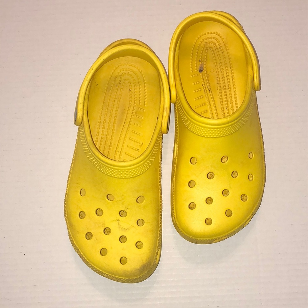 CROCS bright Yellow, sz Men’s 8/Wms 10